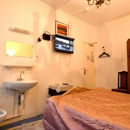 Hotel D'orléans Gare De L'est 2*